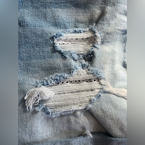 Edgely Light Wash Denim Shorts, distressed, Women’s Size 6 - Picture 6 of 13